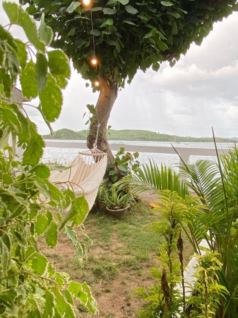 Surf Shack Grupuk Hotell Bumbang Exteriör bild
