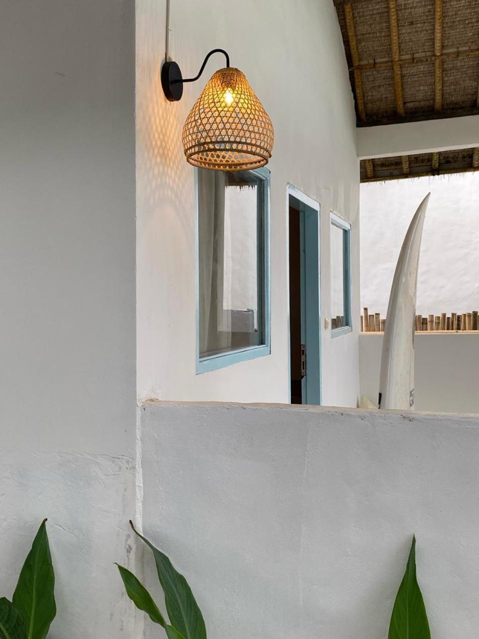 Surf Shack Grupuk Hotell Bumbang Exteriör bild