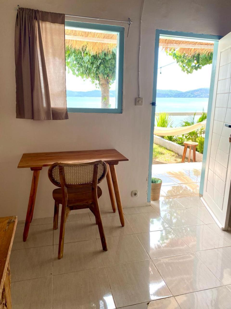 Surf Shack Grupuk Hotell Bumbang Exteriör bild