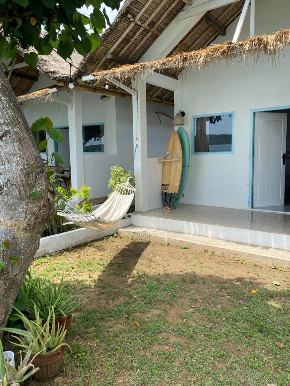 Surf Shack Grupuk Hotell Bumbang Exteriör bild