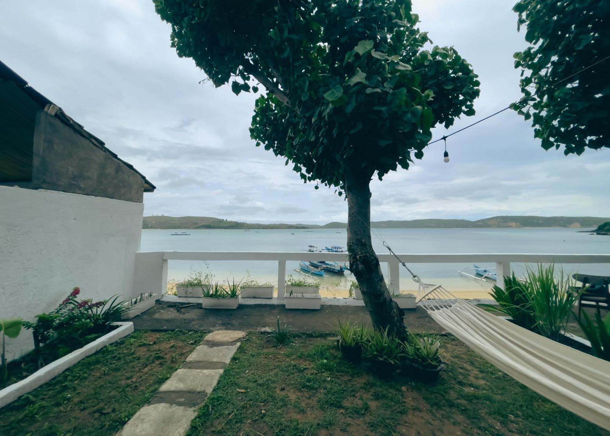 Surf Shack Grupuk Hotell Bumbang Exteriör bild